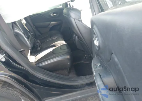 2019 Jeep Cherokee Latitude Plus Fwd z USA, uszkodzony, nr VIN 1C4PJLLB8KD202039